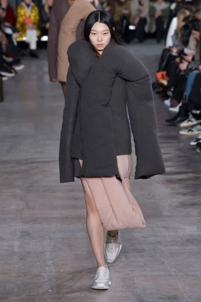 Look 18